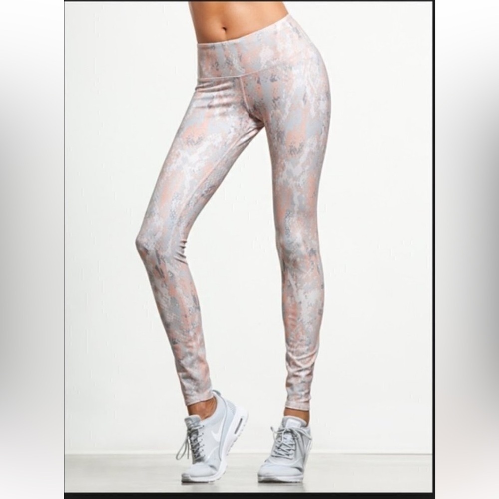 Alo Yoga Airbrush Leggings Tropical Peach Python Size Small